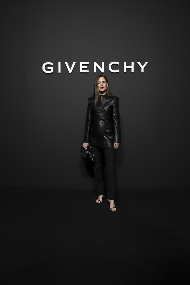 لمسات الكشكش واللؤلؤ تزيّن مجموعة أزياء Givenchy لخريف وشتاء 2022