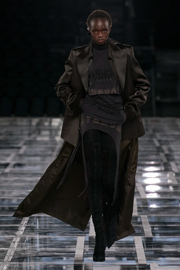 عرض أزياء Givenchy لخريف وشتاء 2022-2023