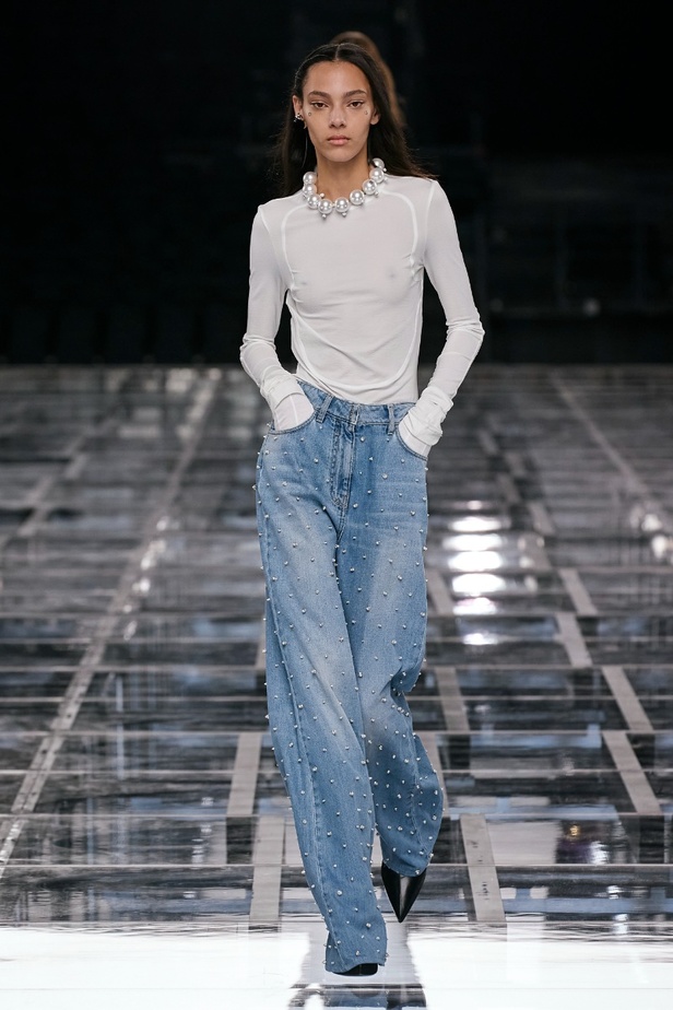 عرض أزياء Givenchy لخريف وشتاء 2022-2023