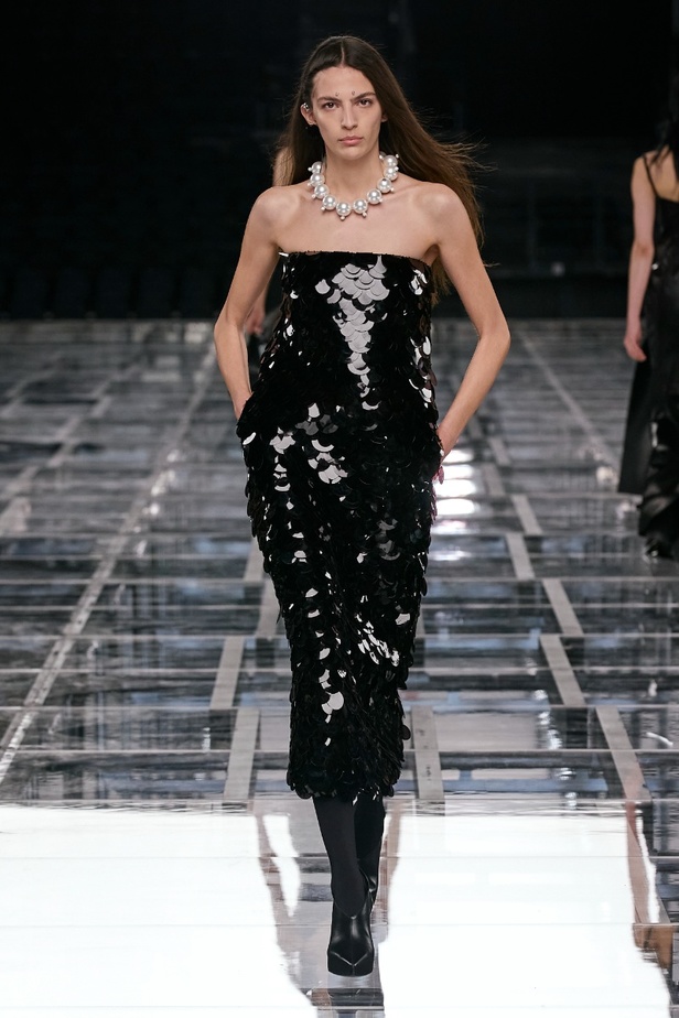 عرض أزياء Givenchy لخريف وشتاء 2022-2023