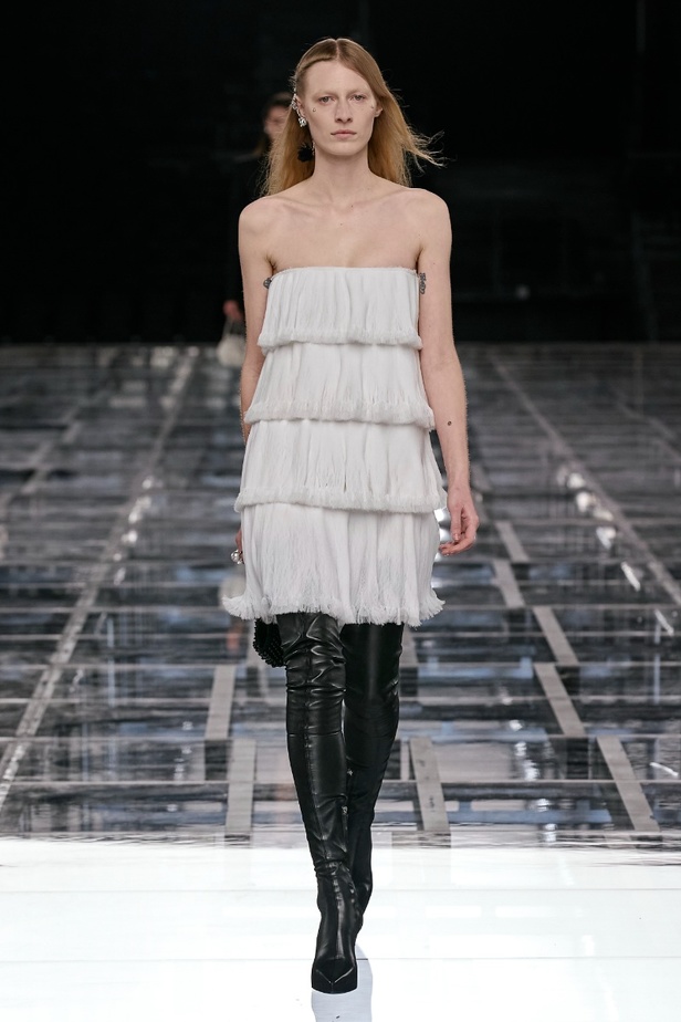 عرض أزياء Givenchy لخريف وشتاء 2022-2023