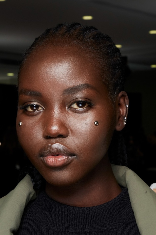 اطلالات جمالية من مجموعة أزياء Givenchy لخريف وشتاء 2022