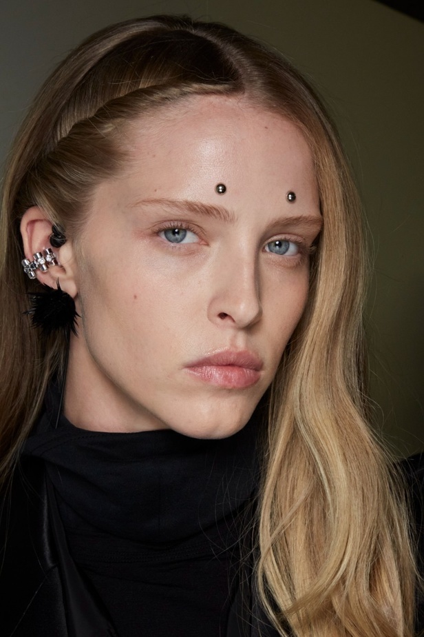 اطلالات جمالية من مجموعة أزياء Givenchy لخريف وشتاء 2022