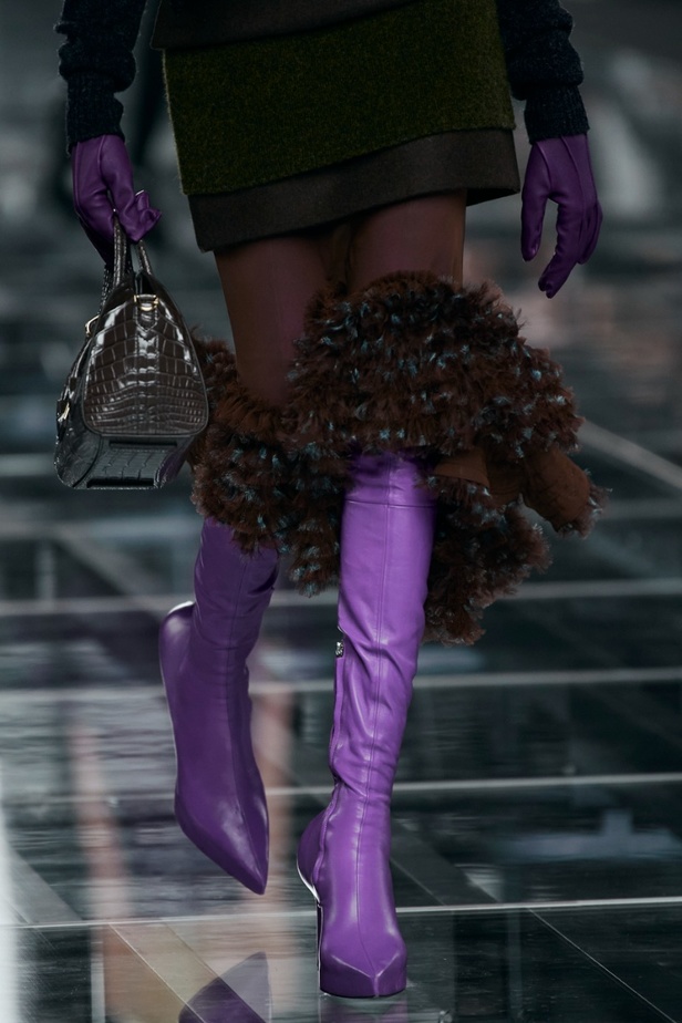 لمسات الكشكش واللؤلؤ تزيّن مجموعة أزياء Givenchy لخريف وشتاء 2022