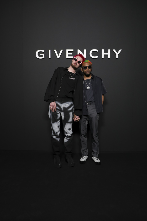 لمسات الكشكش واللؤلؤ تزيّن مجموعة أزياء Givenchy لخريف وشتاء 2022