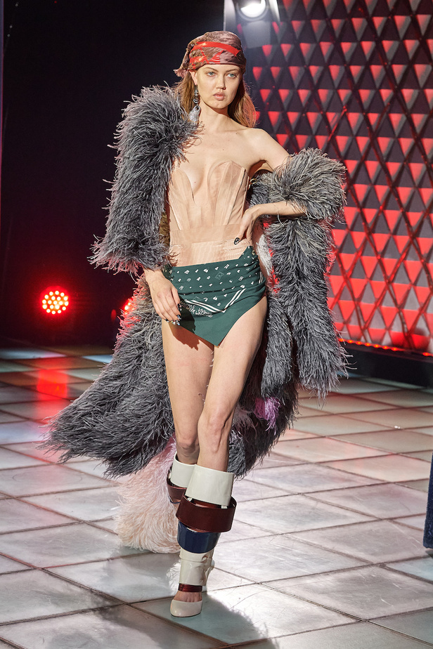 من عرض أزياء Andreas Krönthaler for Vivienne Westwood