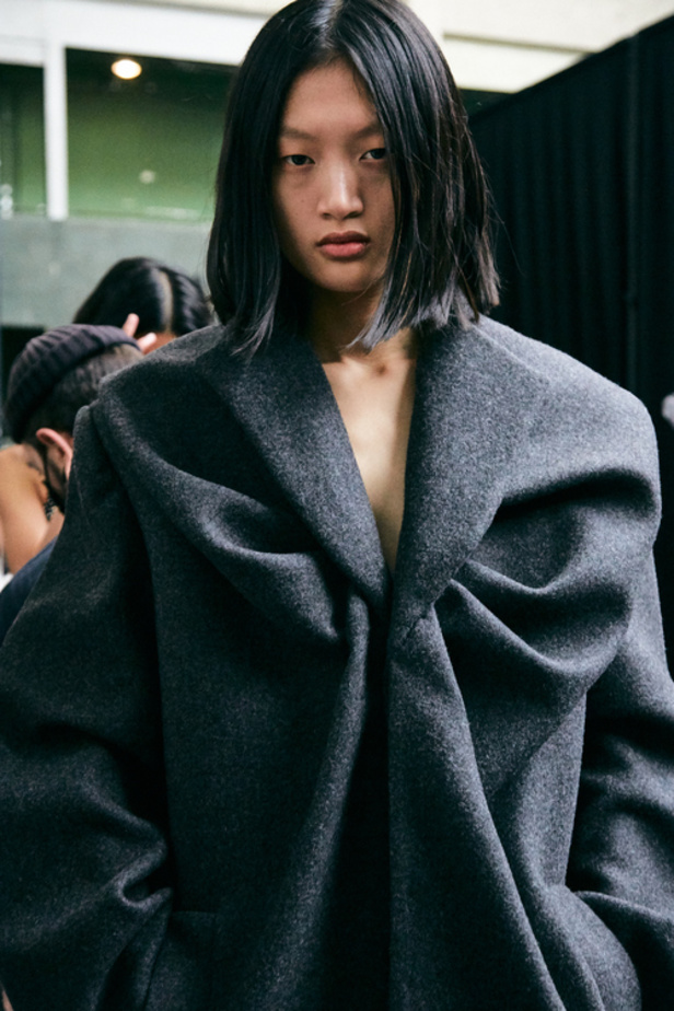 إبداع وابتكار وتميّز في مجموعة دار Loewe في باريس