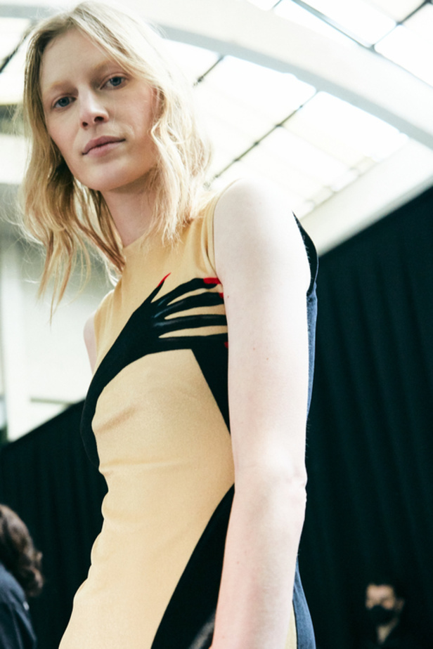 إبداع وابتكار وتميّز في مجموعة دار Loewe في باريس