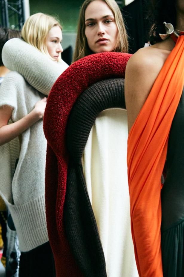 إبداع وابتكار وتميّز في مجموعة دار Loewe في باريس