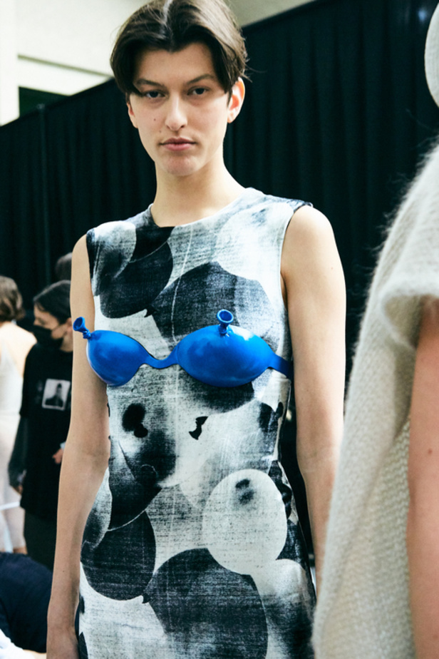 إبداع وابتكار وتميّز في مجموعة دار Loewe في باريس