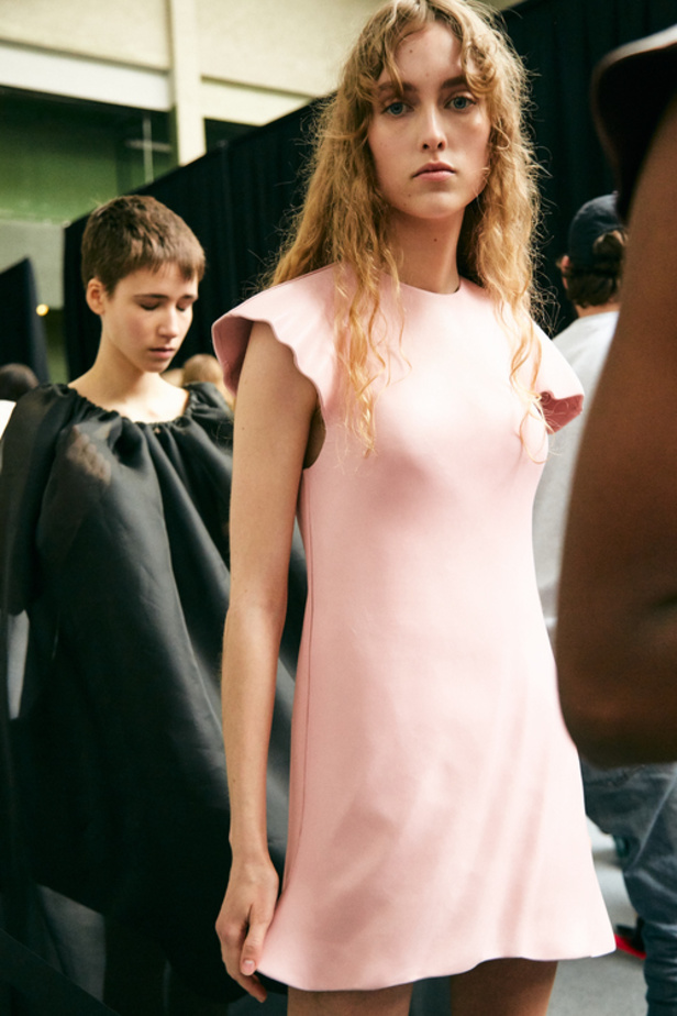 إبداع وابتكار وتميّز في مجموعة دار Loewe في باريس