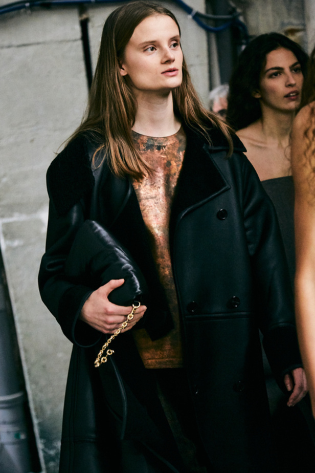 إبداع وابتكار وتميّز في مجموعة دار Loewe في باريس