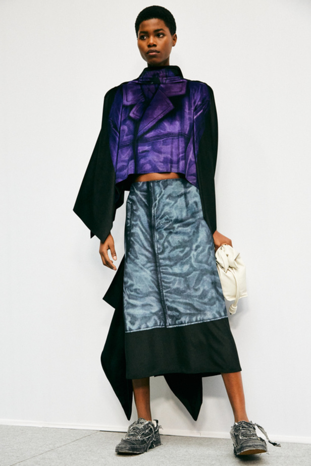 إبداع وابتكار وتميّز في مجموعة دار Loewe في باريس