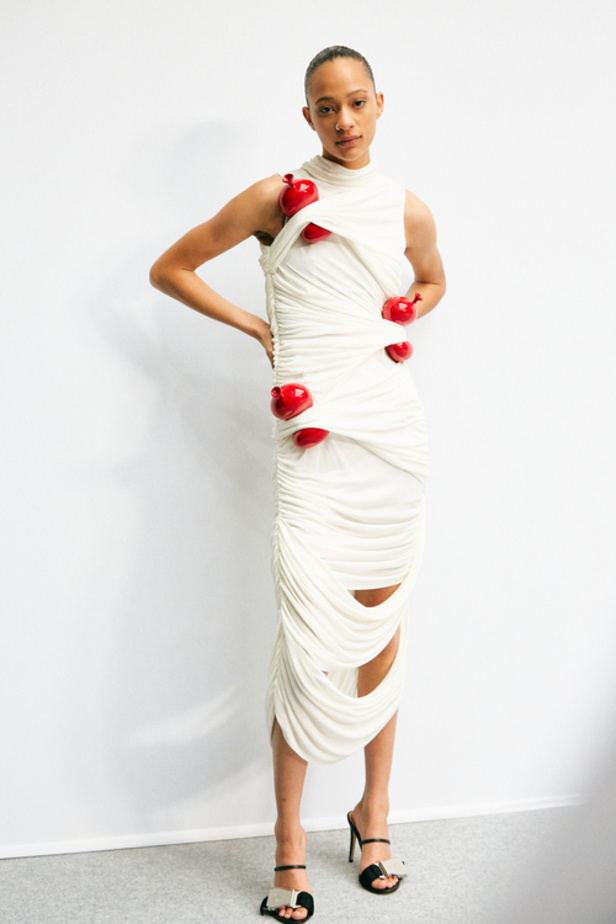 إبداع وابتكار وتميّز في مجموعة دار Loewe في باريس