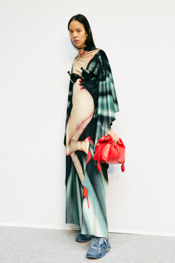 إبداع وابتكار وتميّز في مجموعة دار Loewe في باريس