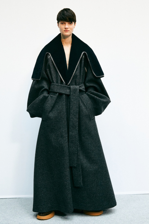 إبداع وابتكار وتميّز في مجموعة دار Loewe في باريس