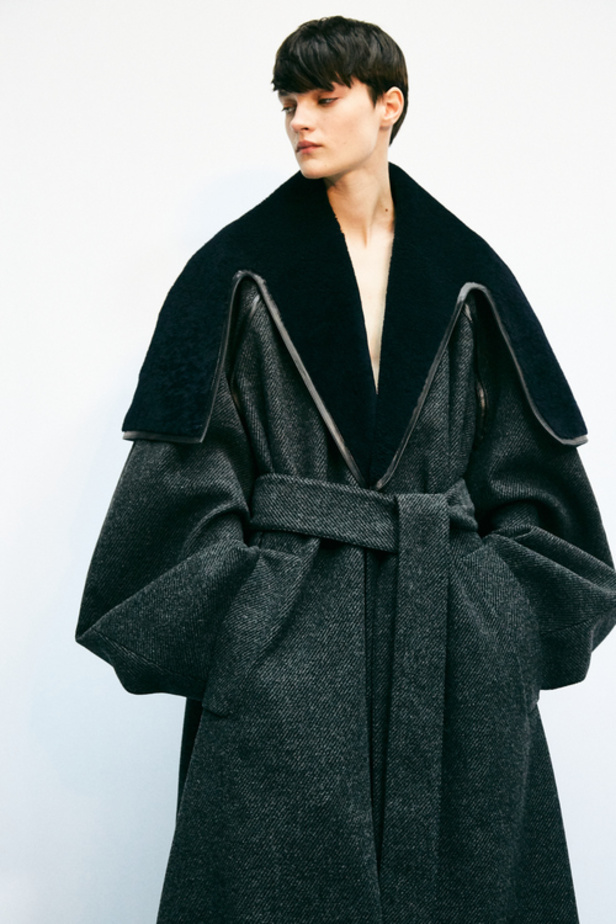 إبداع وابتكار وتميّز في مجموعة دار Loewe في باريس