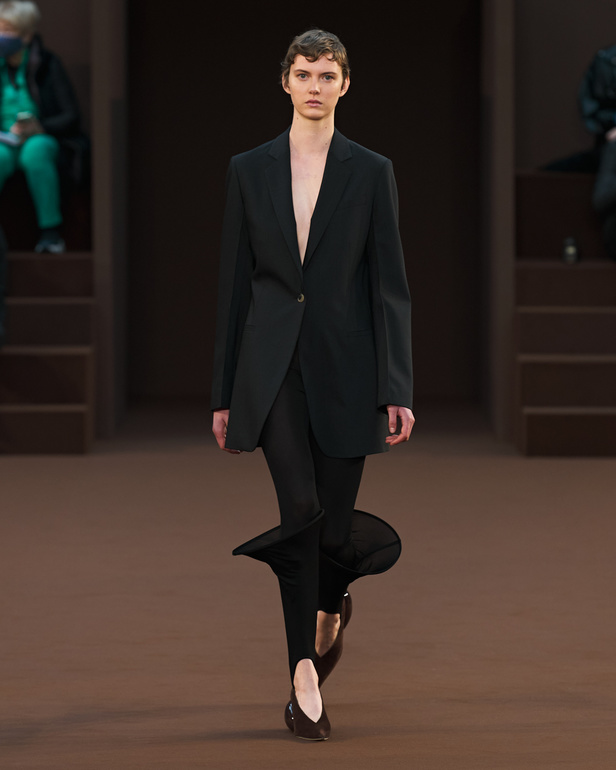 إبداع وابتكار وتميّز في مجموعة دار Loewe في باريس