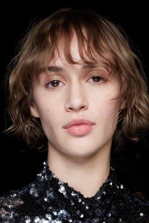 اطلالات جمالية في عرض أزياء مجموعة Isabel Marant لموسم خريف وشتاء 2022 