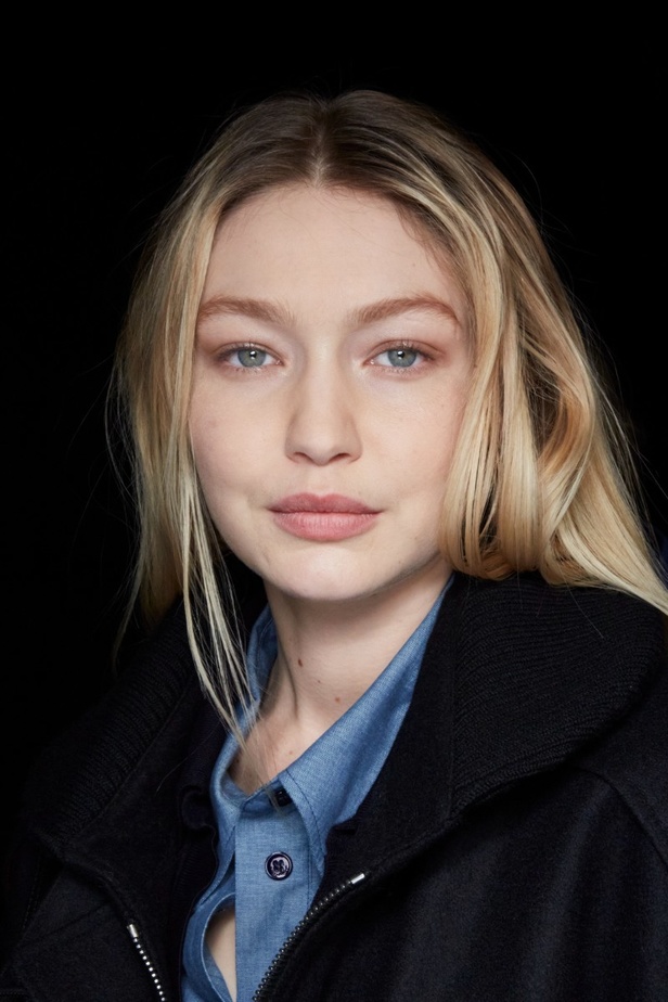 اطلالات جمالية في عرض أزياء مجموعة Isabel Marant لموسم خريف وشتاء 2022 