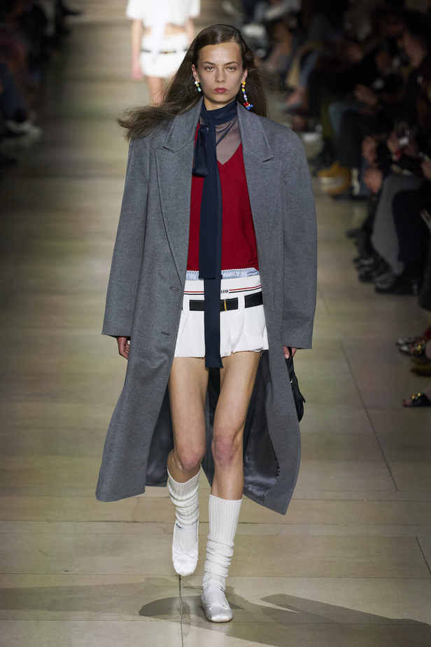 من عرض أزياء Miu Miu لموسم خريف 2022