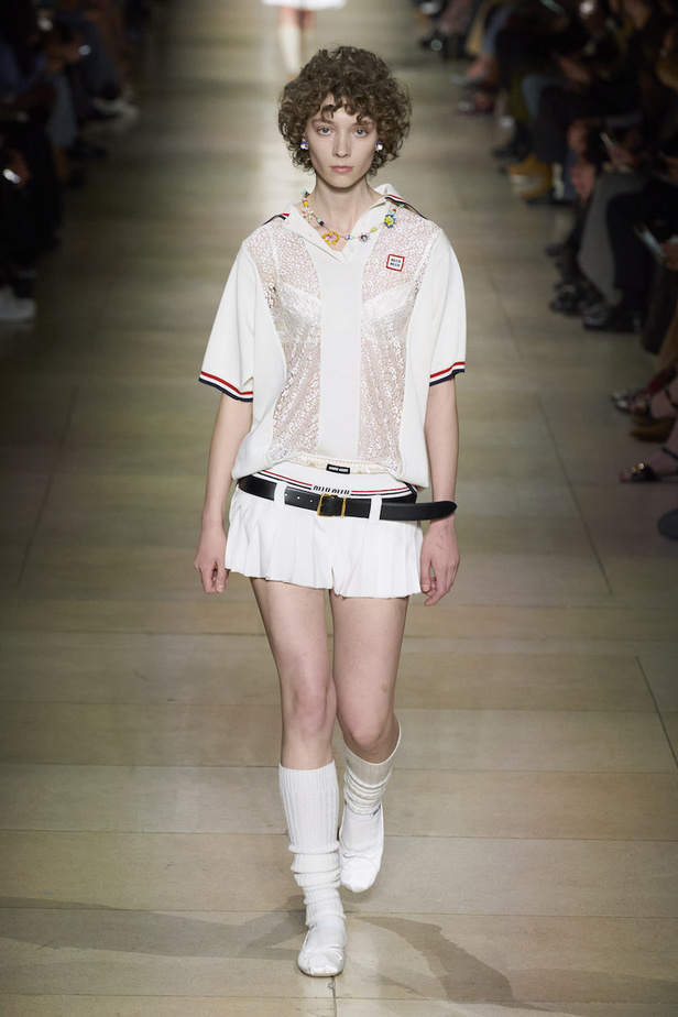 من عرض أزياء Miu Miu لموسم خريف 2022