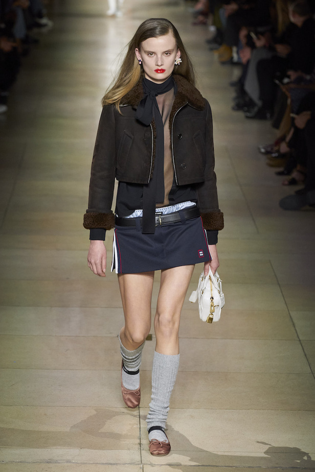 من عرض أزياء Miu Miu لموسم خريف 2022