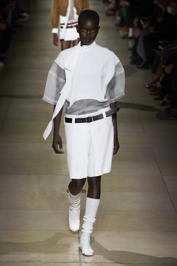 من عرض أزياء Miu Miu لموسم خريف 2022