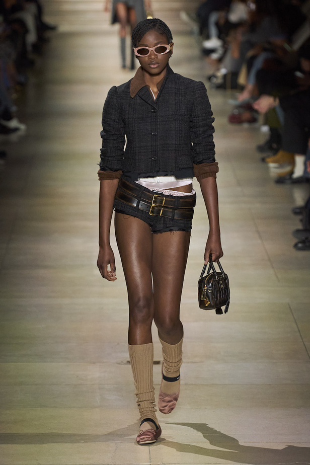 من عرض أزياء Miu Miu لموسم خريف 2022