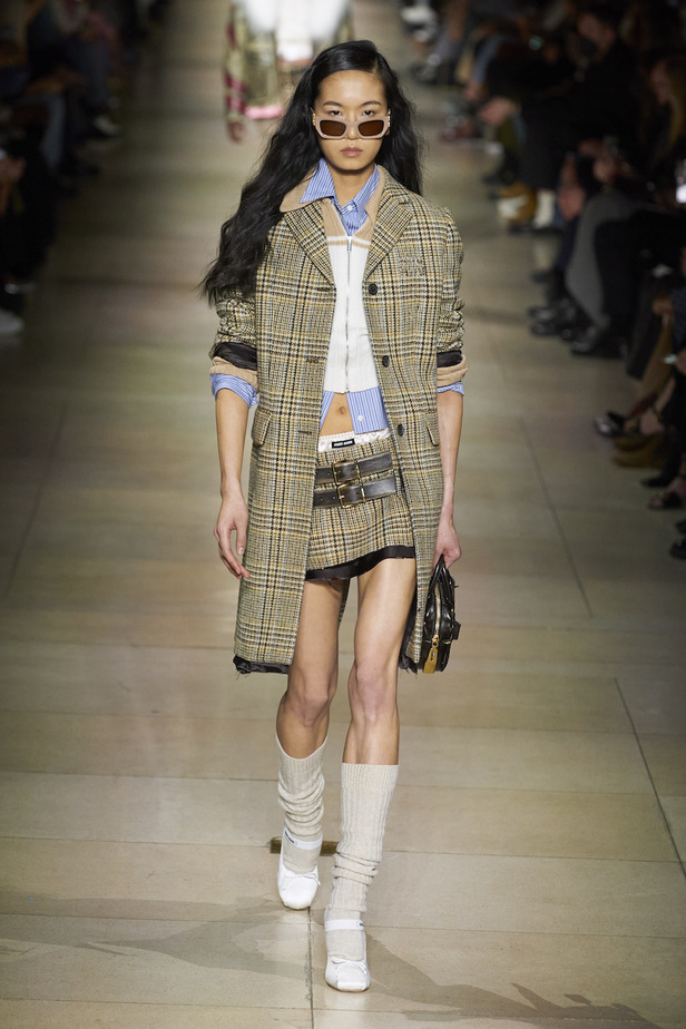 من عرض أزياء Miu Miu لموسم خريف 2022