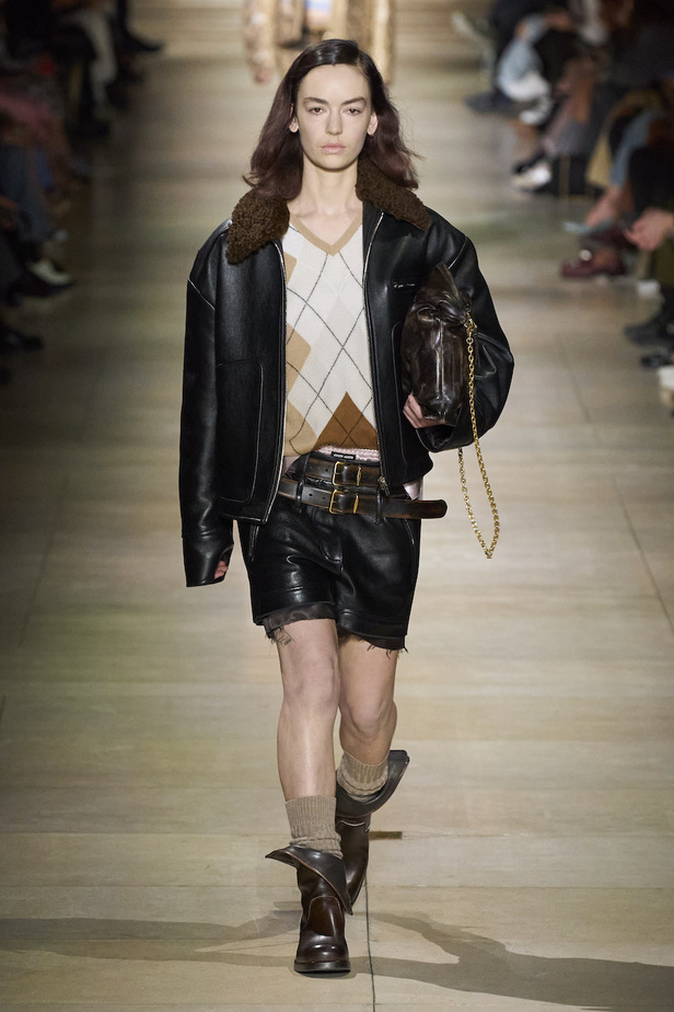 من عرض أزياء Miu Miu لموسم خريف 2022