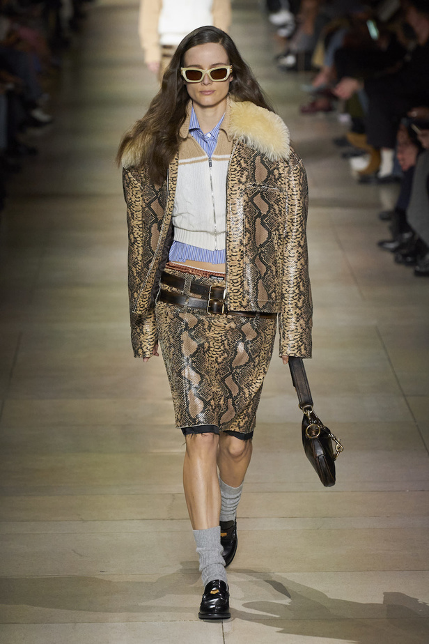 من عرض أزياء Miu Miu لموسم خريف 2022