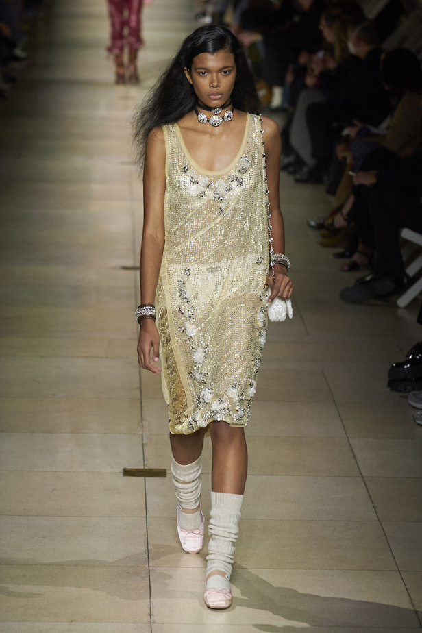 من عرض أزياء Miu Miu لموسم خريف 2022