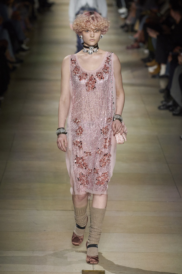 من عرض أزياء Miu Miu لموسم خريف 2022