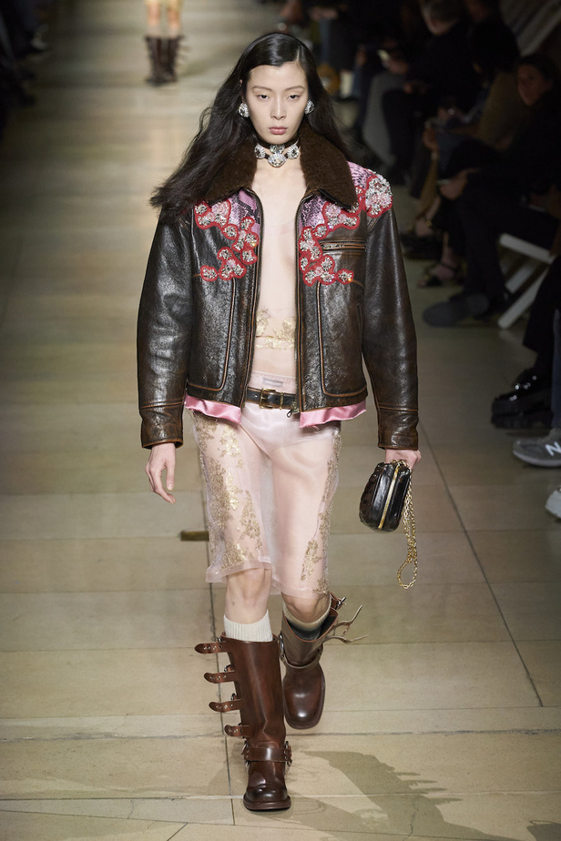 من عرض أزياء Miu Miu لموسم خريف 2022