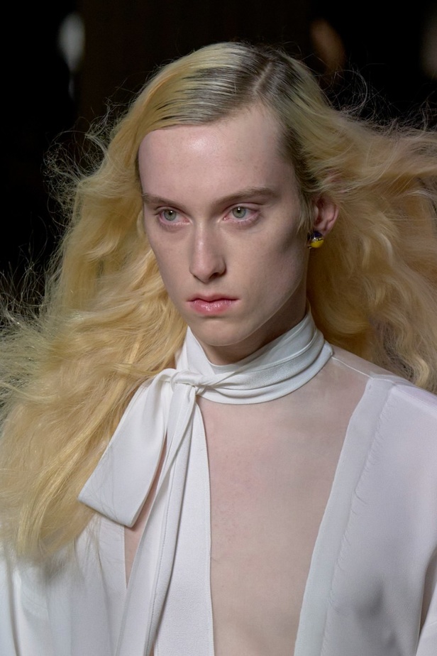 اطلالات جمالية من عرض أزياء Miu Miu لموسم خريف 2022