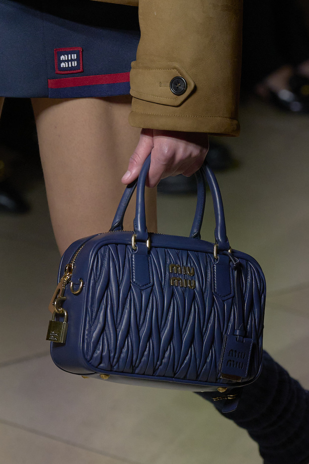 عرض أزياء Miu Miu لموسم خريف 2022