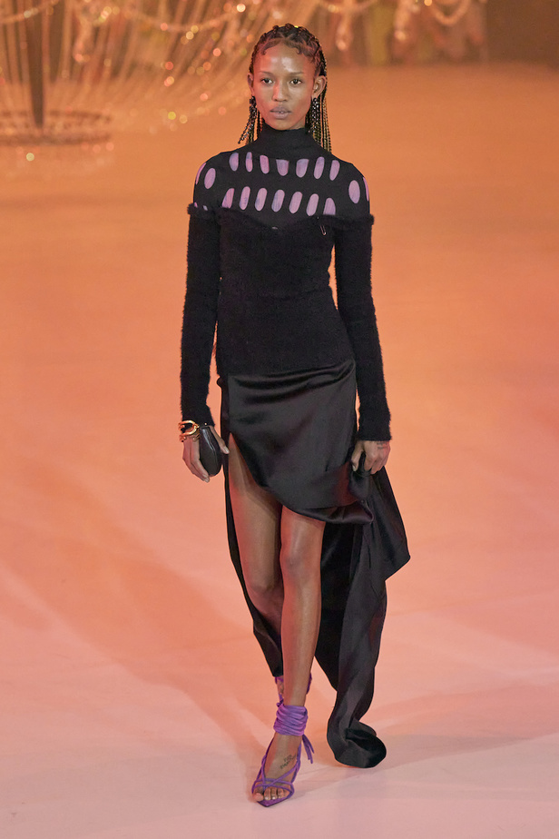من عرض أزياء Off White لموسم خريف 2022