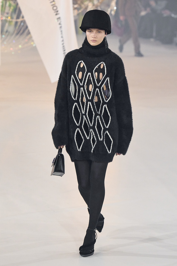 من عرض أزياء Off White لموسم خريف 2022