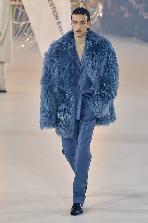 من عرض أزياء Off White لموسم خريف 2022