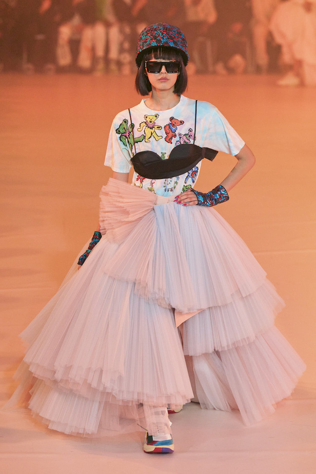 من عرض أزياء Off White لموسم خريف 2022