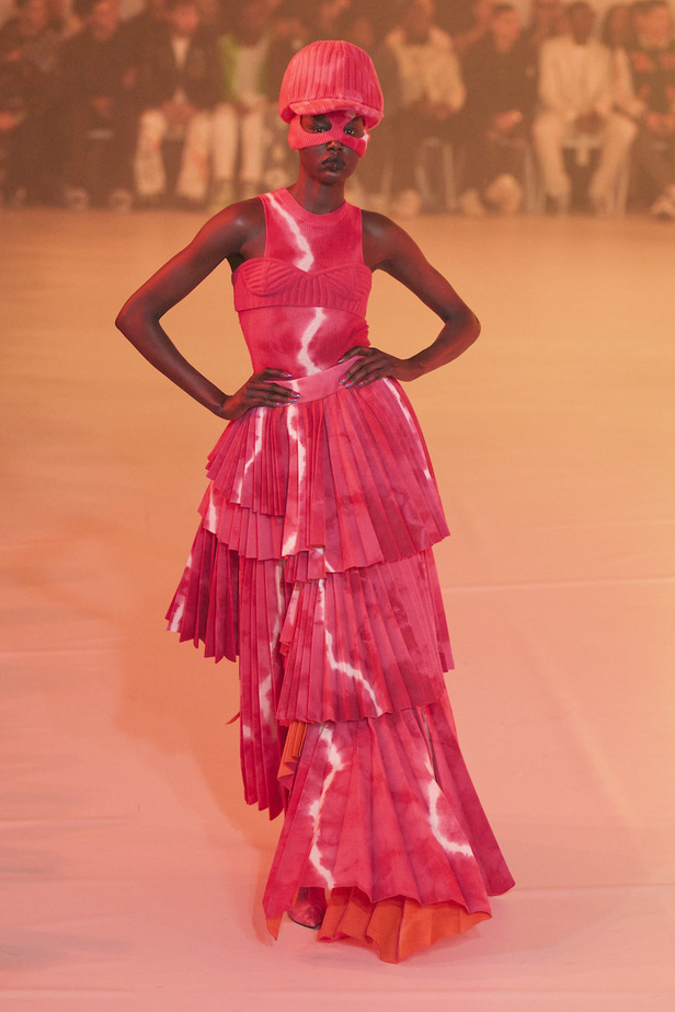 من عرض أزياء Off White لموسم خريف 2022