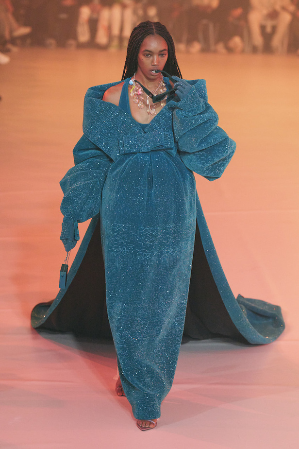 من عرض أزياء Off White لموسم خريف 2022