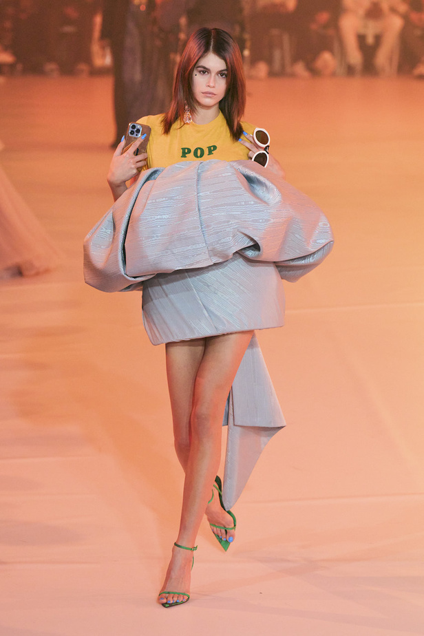 من عرض أزياء Off White لموسم خريف 2022