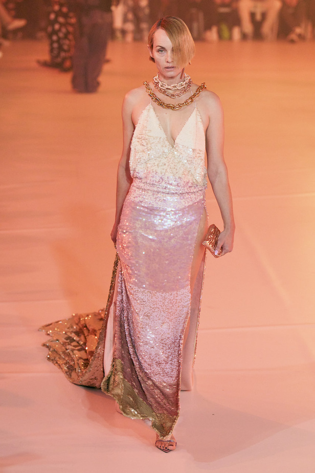 من عرض أزياء Off White لموسم خريف 2022