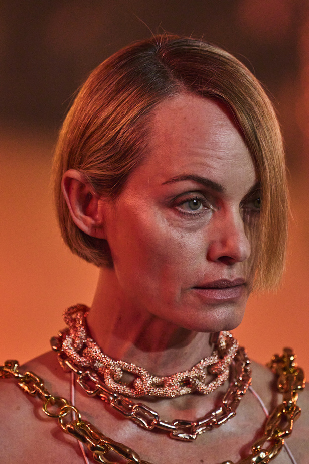 عرض أزياء Off White من أول العروض في باريس يخطف الأنظار بحضور أشهر العارضات