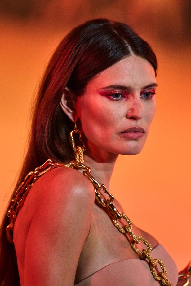 اطلالات جمالية من عرض أزياء Off White لموسم خريف 2022