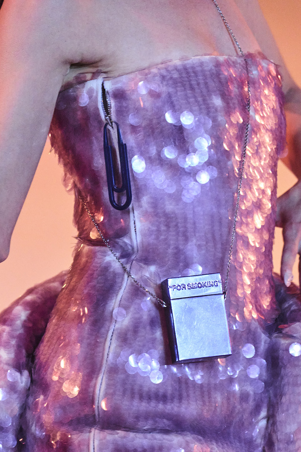 عرض أزياء Off White من أول العروض في باريس يخطف الأنظار بحضور أشهر العارضات