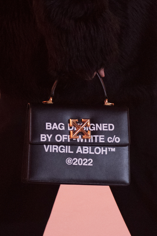 عرض أزياء Off White من أول العروض في باريس يخطف الأنظار بحضور أشهر العارضات