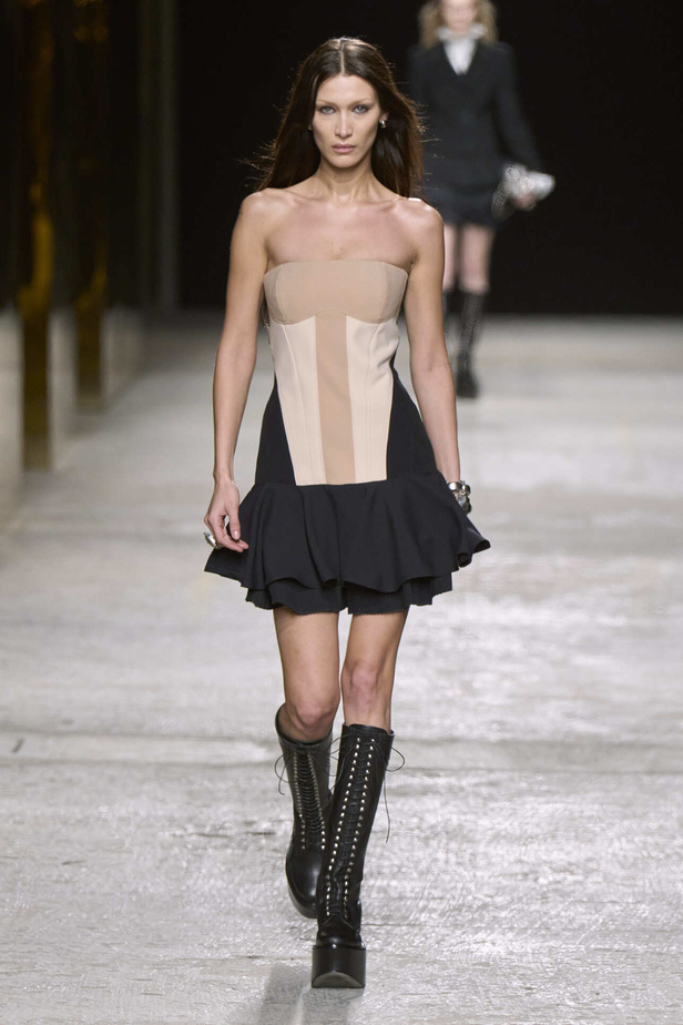 عرض أزياء مجموعة Ports 1961 لموسم خريف وشتاء 2022 في ميلانو